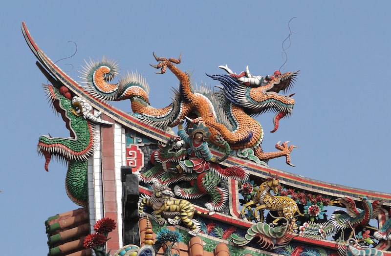 dragon sur un temple asiatique