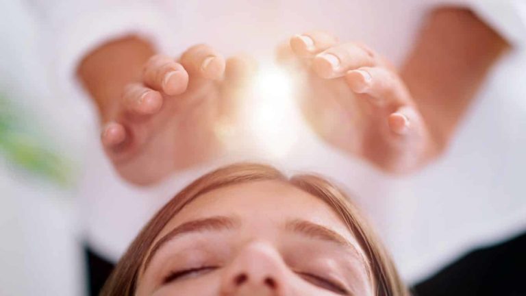 Lire la suite à propos de l’article Qu’est-ce que le Reiki ? Explications claires et précises